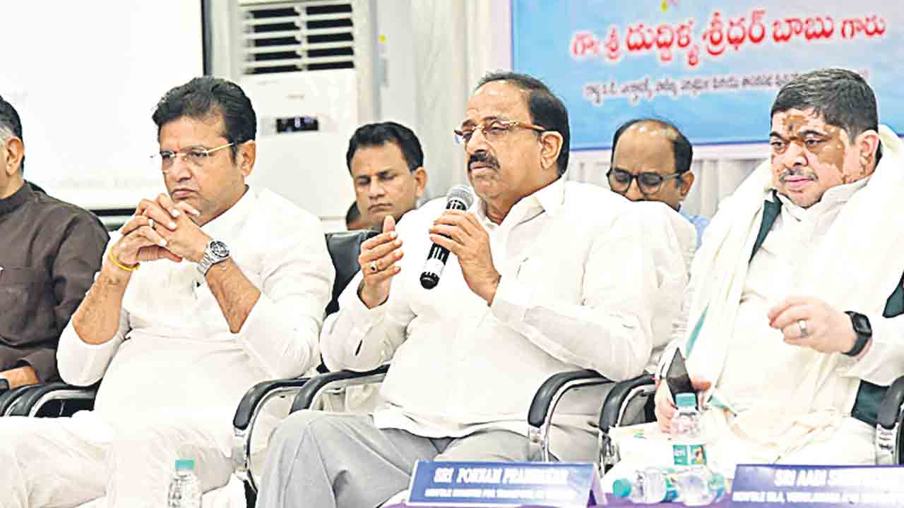 ఆయిల్‌ పామ్‌ సాగుపై దృష్టి పెట్టాలి