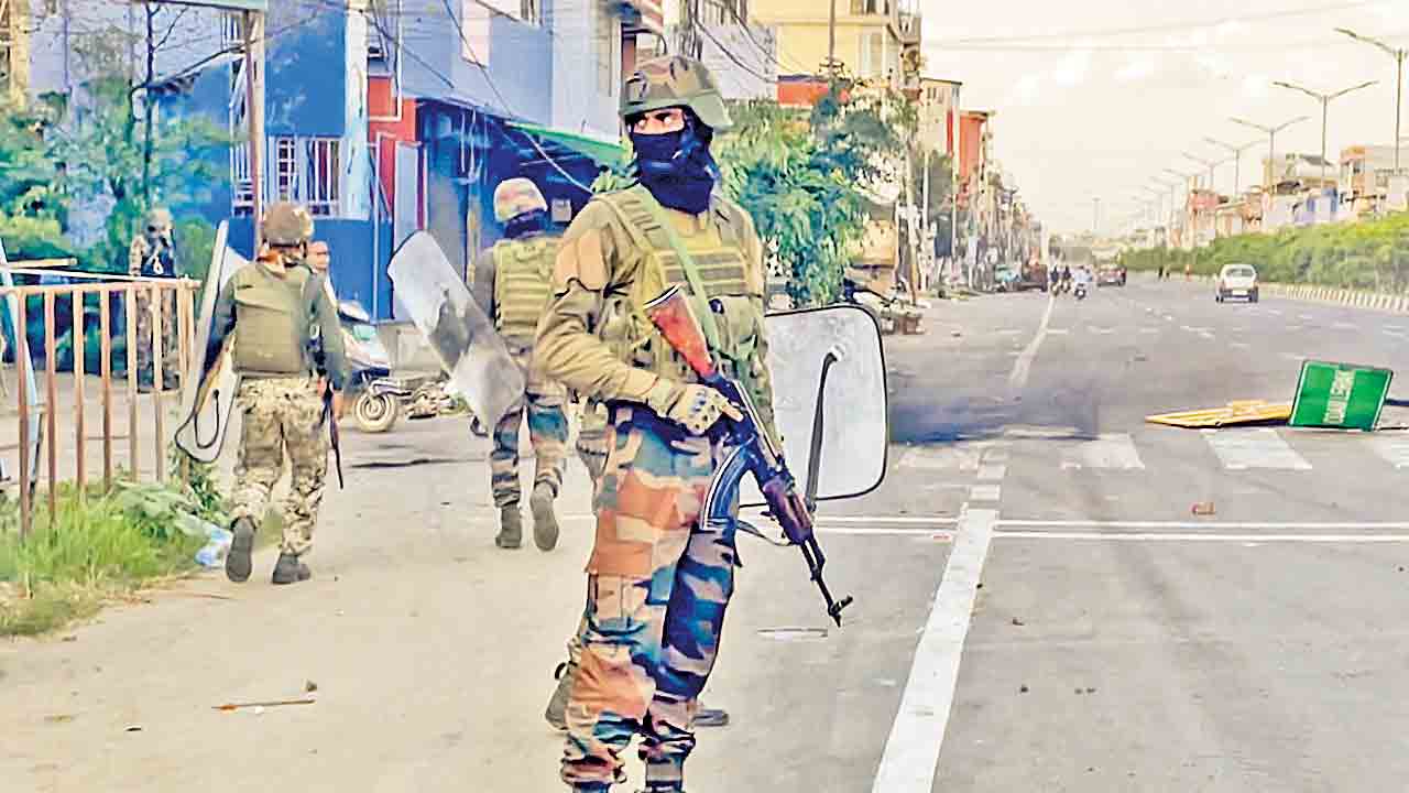 మణిపూర్‌లో నిషేధాజ్ఞలు