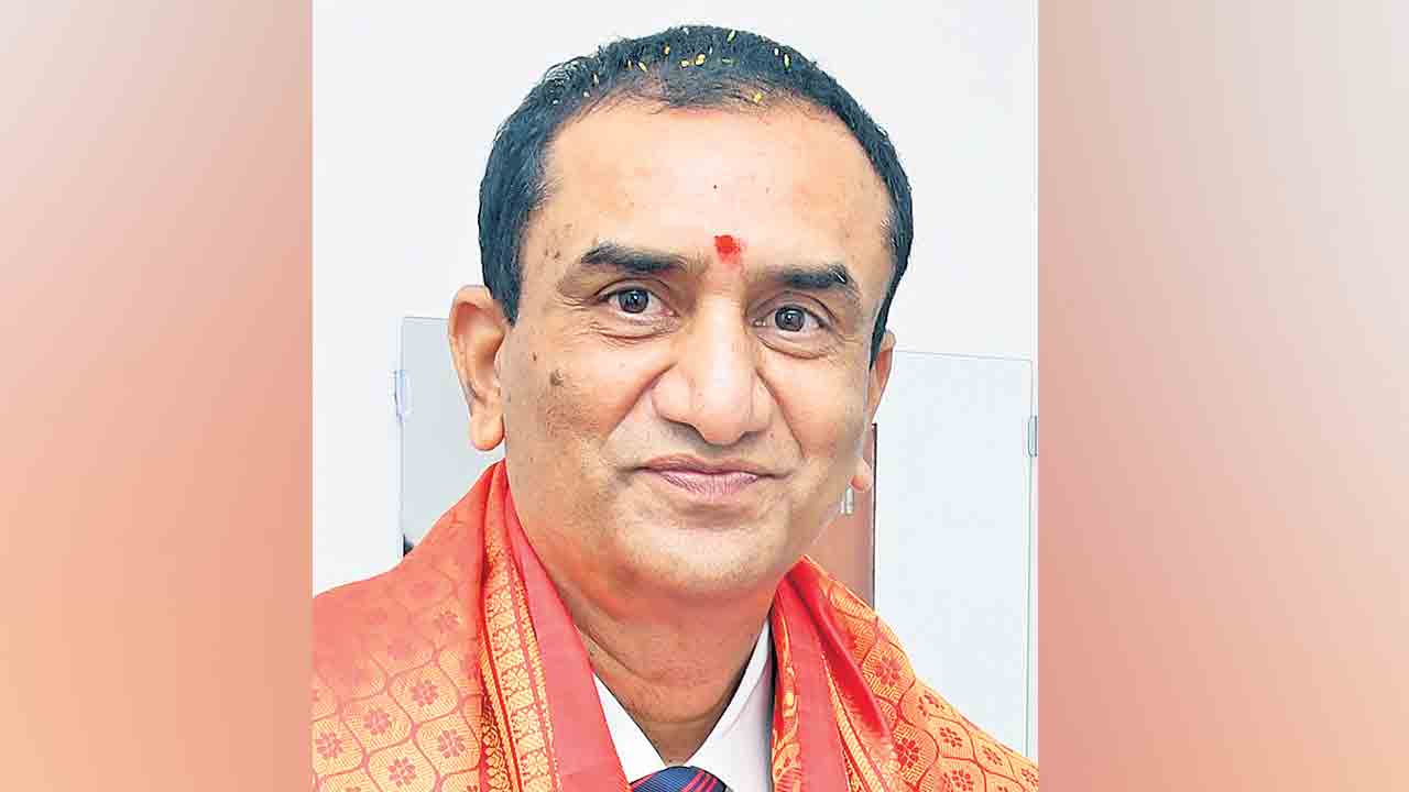 బాధ్యతల స్వీకరణ టీఆర్‌ఈఏటీ చైర్మన్‌గా జస్టిస్‌ సంతోష్‌రెడ్డి