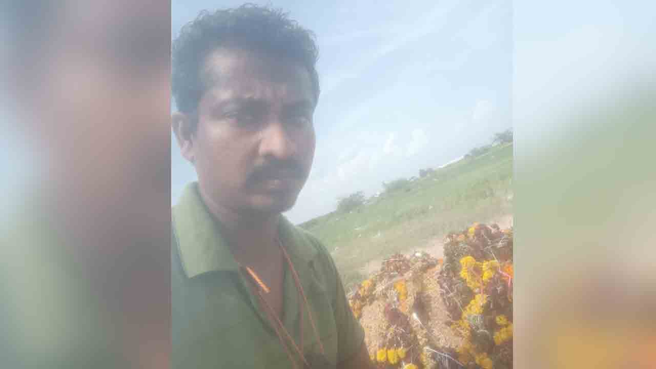 అధికారుల నిర్లక్ష్యం వల్లే తన తండ్రి మృతిచెందాడని..