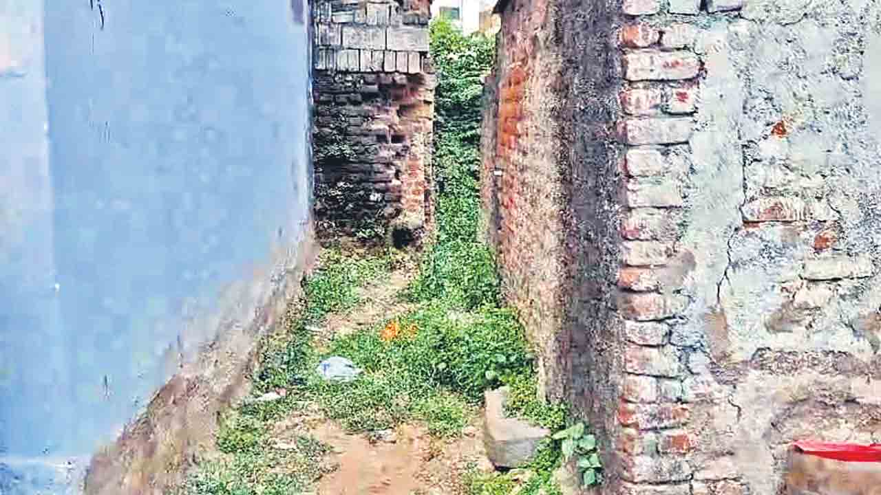 పని చేయకుండానే బిల్లు కొట్టేశారు!!