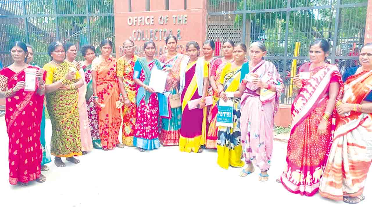 ఇందిరమ్మ ఇండ్లు మాకెందుకివ్వరు?