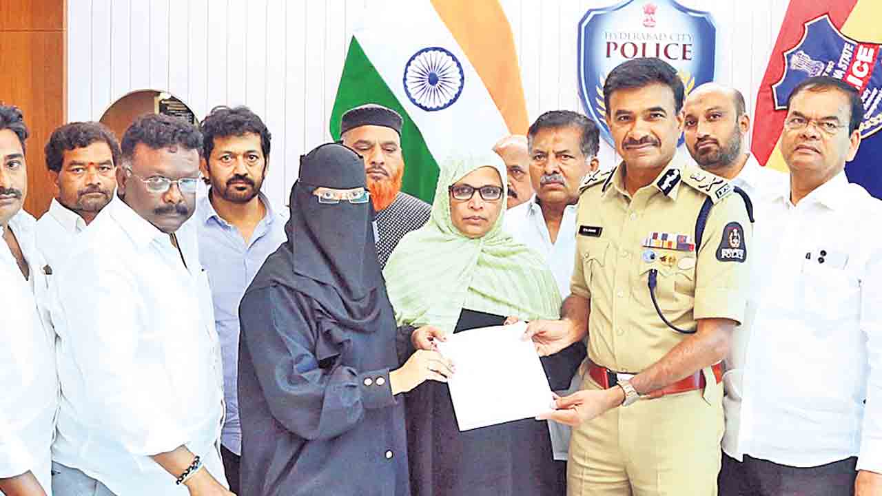 సర్దార్‌ది ప్రేరేపిత హత్య