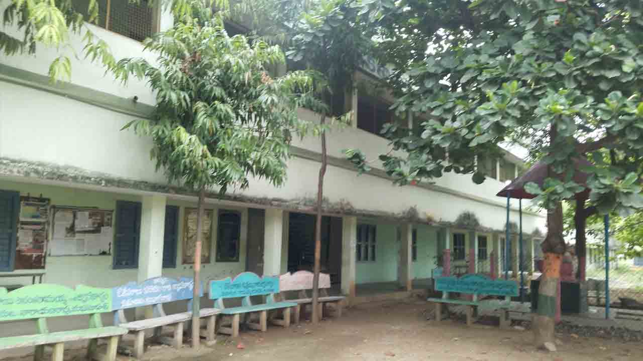 అడ్మిషన్లు అంతంతే.. !