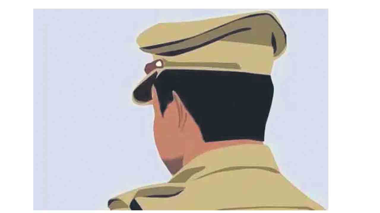 ఆ కుటుంబంలోఖాకీ చిచ్చు..!