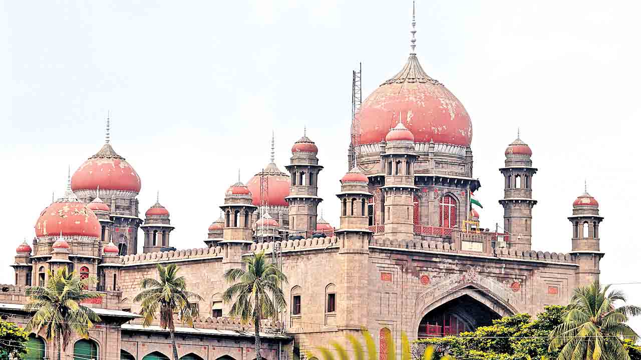 దందాలు చేస్తున్నారా? కోర్టుల కంటే మీరు ఉన్నతులా?.. రెవెన్యూ, పోలీసులపై హైకోర్టు ఫైర్‌