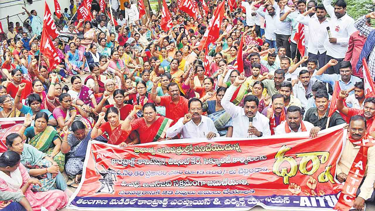 5 నెలలుగా జీతాల్లేవ్