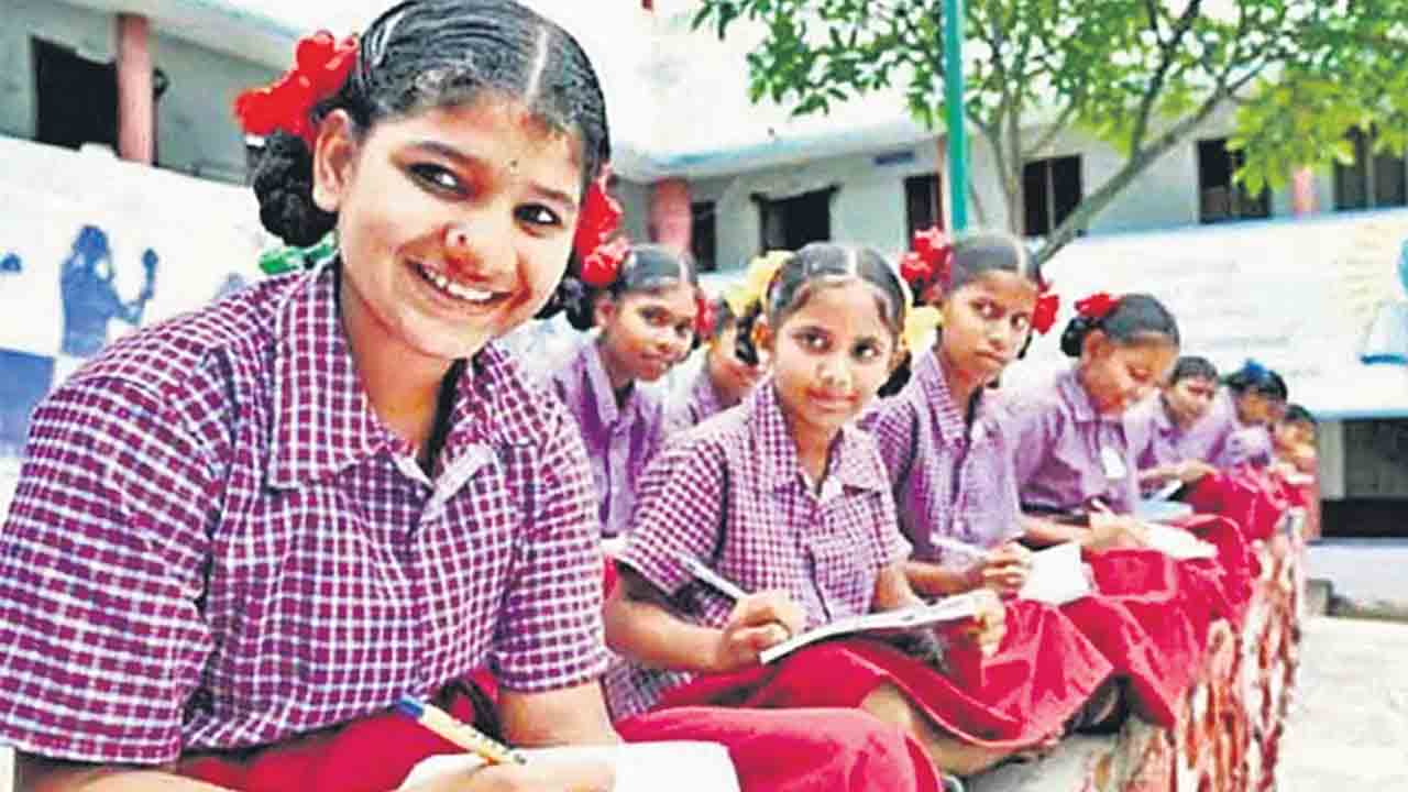 దళిత గిరిజన విద్యార్థులకు ధోకా?