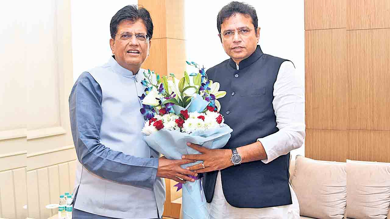 కేంద్రం తీరుతో ఉద్యోగ సంక్షోభం