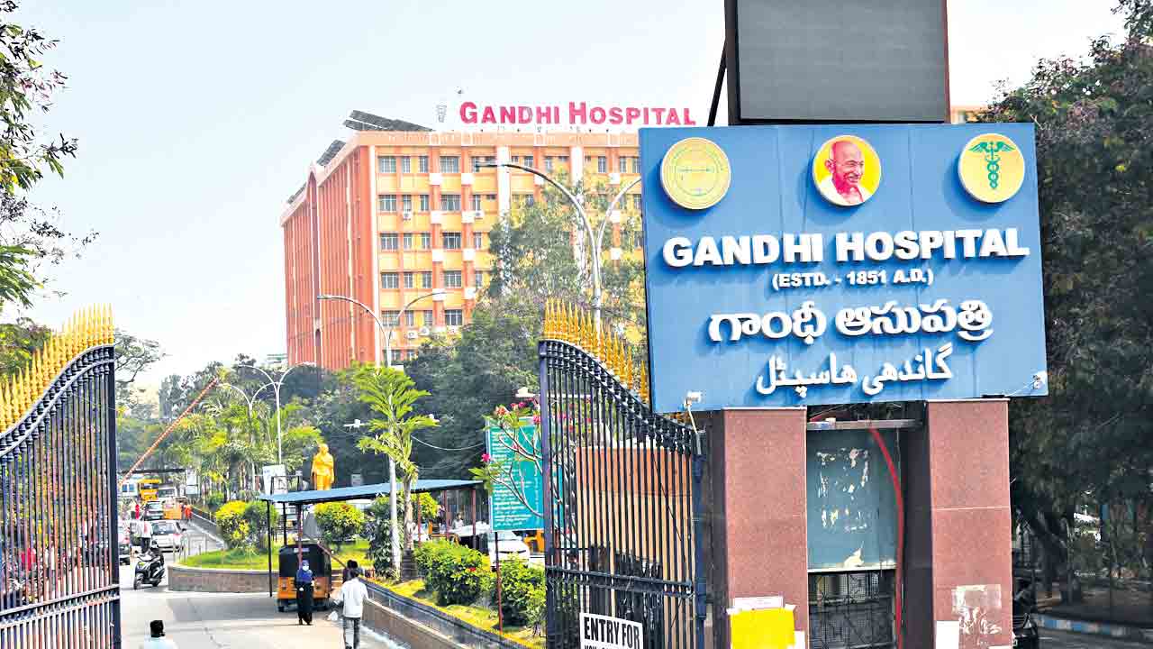 ఇచ్చే జీతంలోనూ కోతలా?