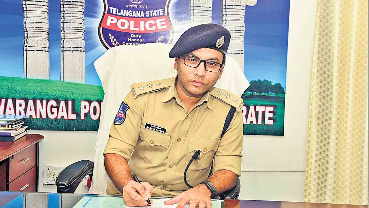 వరంగల్‌ ఏసీపీపై బదిలీ వేటు