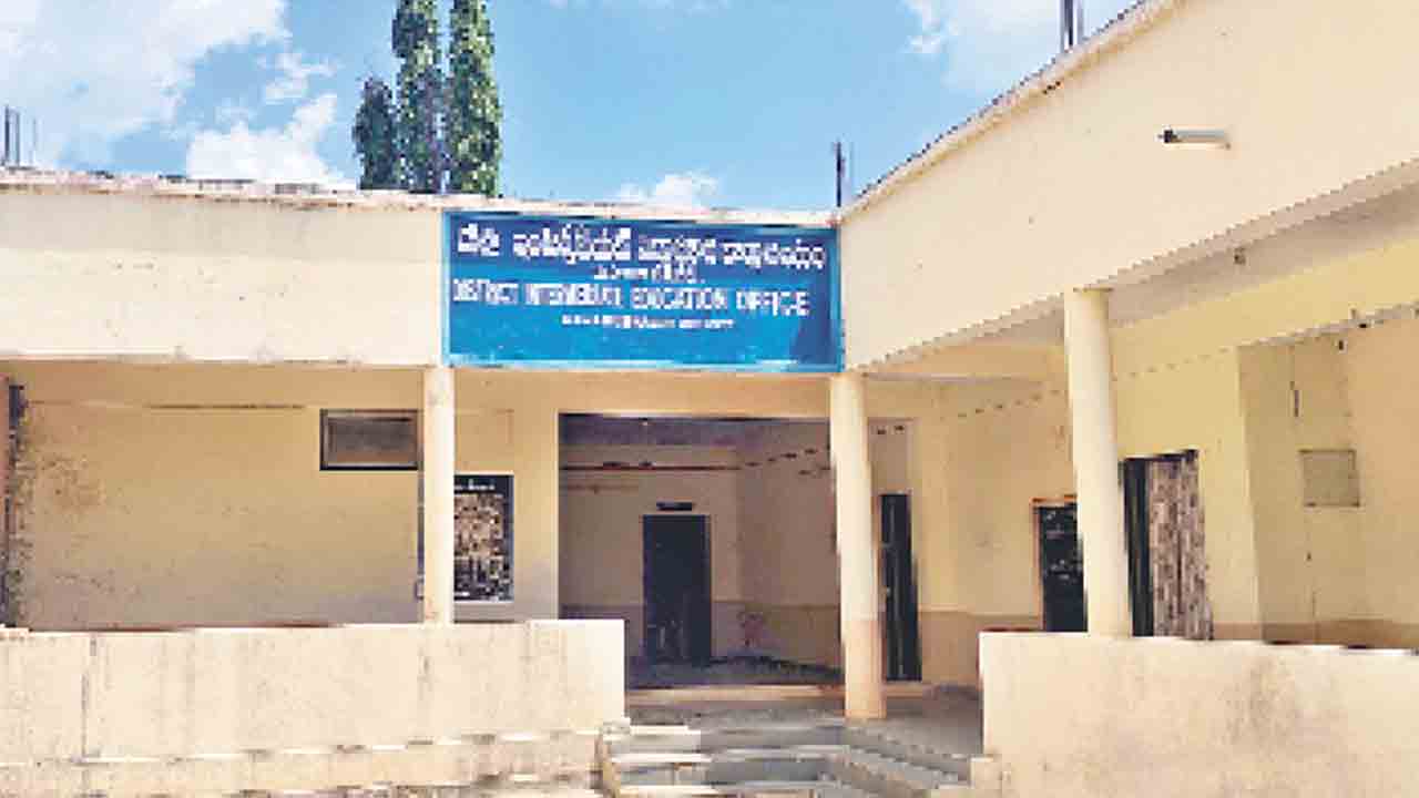 అయోమయం.. !