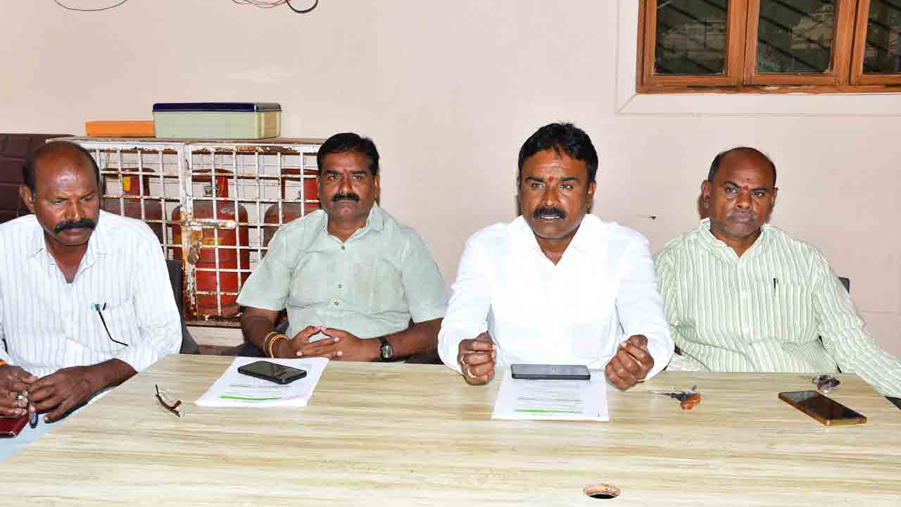 బైపాస్‌ రోడ్డును నిలిపివేసిన కాంగ్రెస్‌