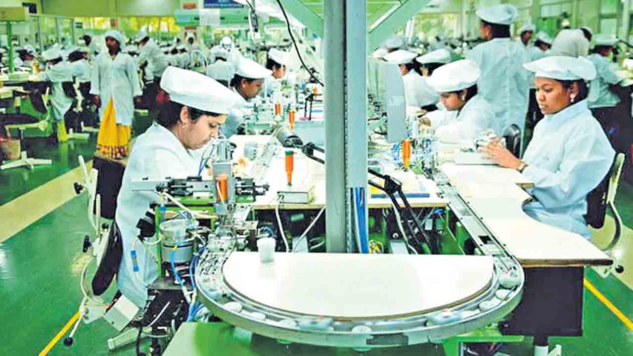 తయారీ రంగం డీలా