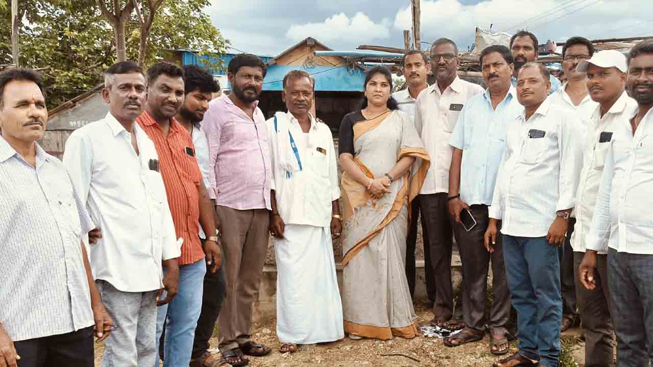 సాయిచంద్‌ విగ్రహ ఏర్పాటుకు స్థల పరిశీలన