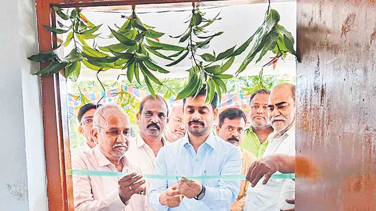 11 ఏండ్ల తర్వాత తెరుచుకున్న పాఠశాల