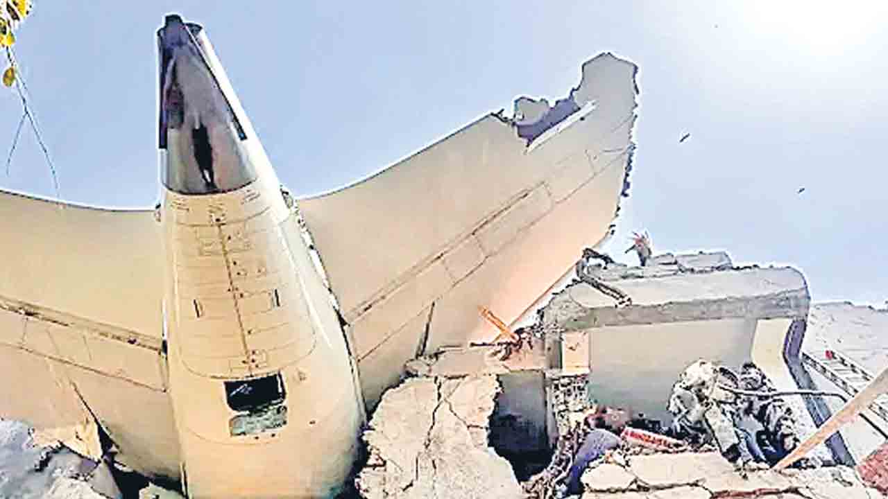 ఎయిర్‌ ఇండియా విమాన ప్రమాదం.. బీమా సంస్థలచెల్లింపులు రూ.2,400 కోట్లు?