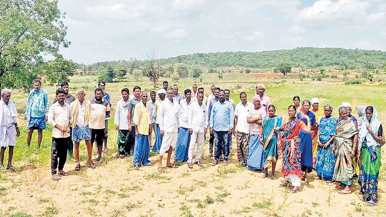 బడుగు జీవితాలపై సర్కారు కత్తి