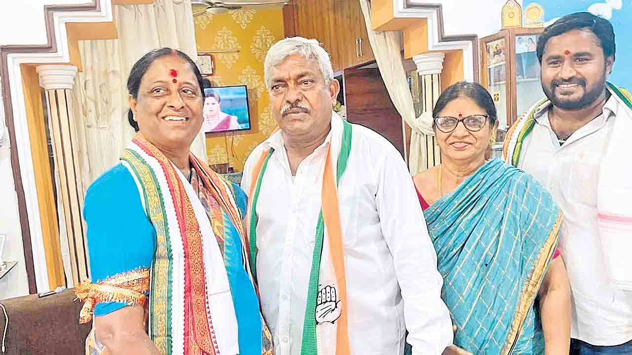 స్థలం కబ్జా చేశారని వ్యక్తి ఆత్మహత్యాయత్నం