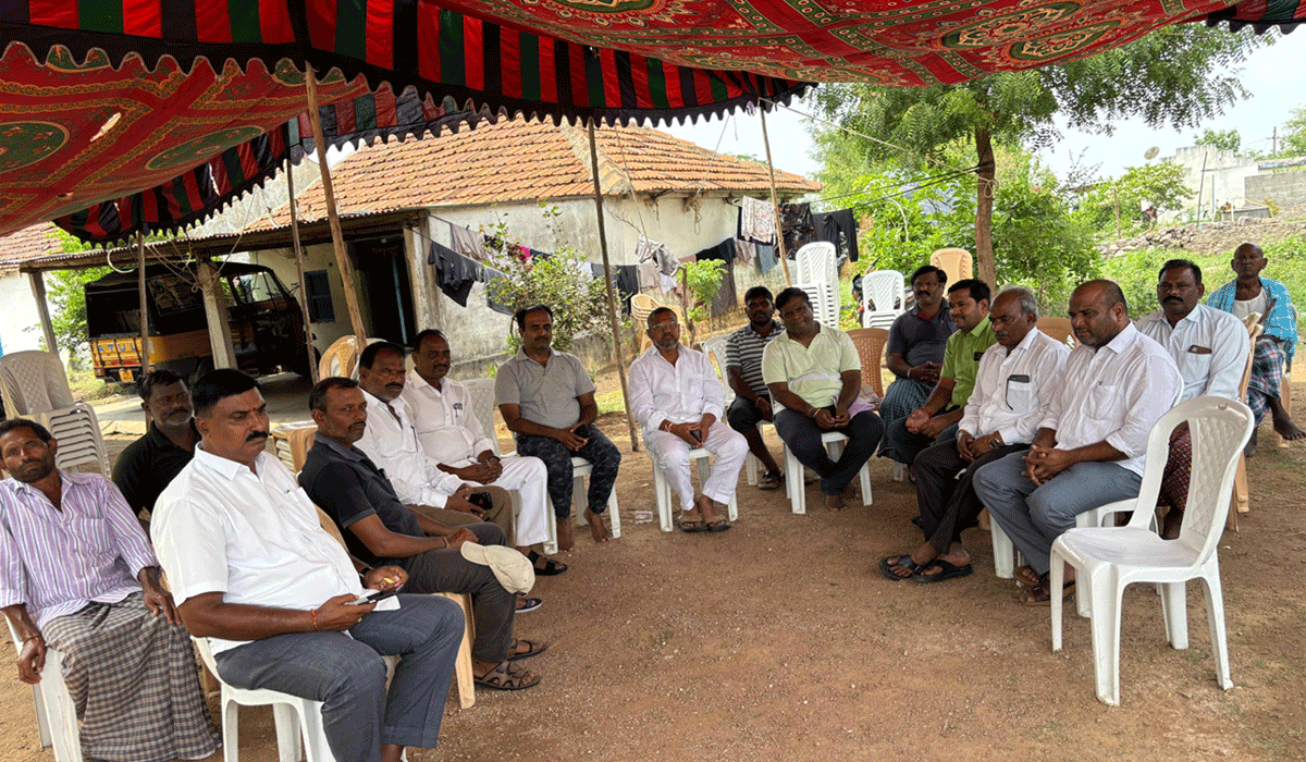 BRS leaders | మాజీ ఎంపీటీసీ కుటుంబానికి బీఆర్ఎస్ నాయకుల పరామర్శ