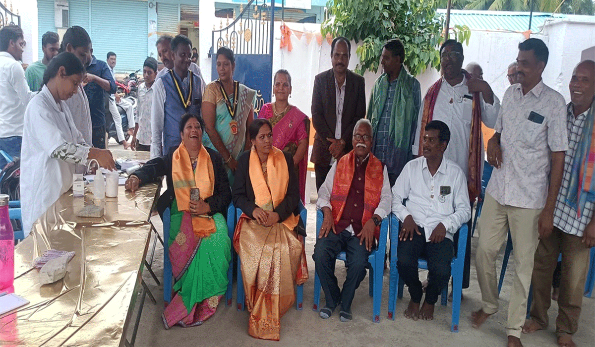 Service programs | వీణవంక వాసవీ క్లబ్ ఆధ్వర్యంలో సేవా కార్యక్రమాలు