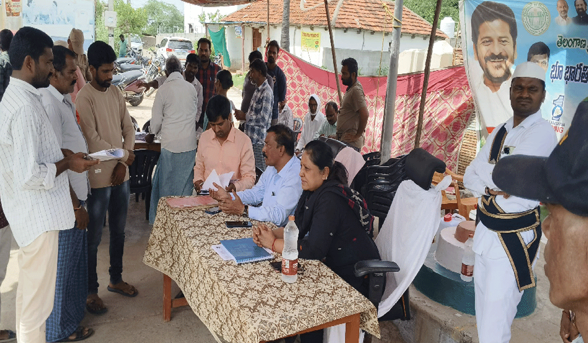 Revenue conferences | రెవెన్యూ సదస్సులతో సమస్యలు పరిష్కారం అయ్యేనా..? 11 రెవెన్యూ గ్రామాల్లో 2589 దరఖాస్తులు