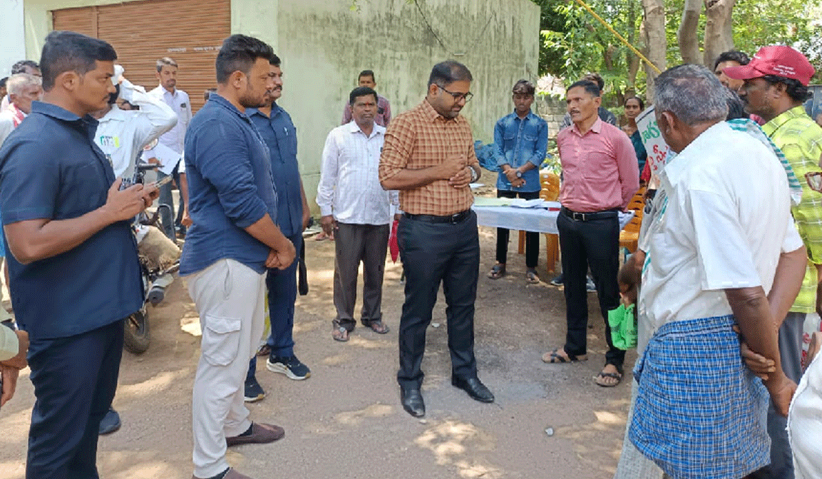 Collector Koyasriharsha | భూముల సమస్యలను పరిష్కారానికి భూ భారతిని వినియోగించుకోవాలి.. పెద్దపల్లి కలెక్టర్ కోయశ్రీహర్ష