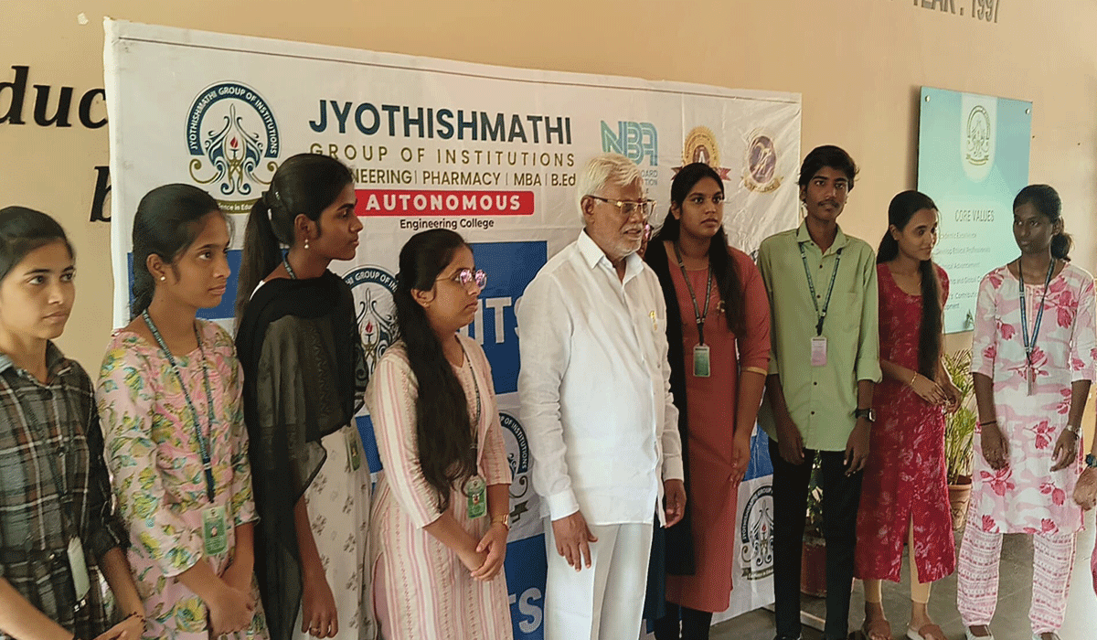 Secured jobs | ప్రభుత్వ, బహుళ జాతి సంస్థలలో ఉద్యోగాలు సాధించిన జ్యోతిష్మతి విద్యార్థులు