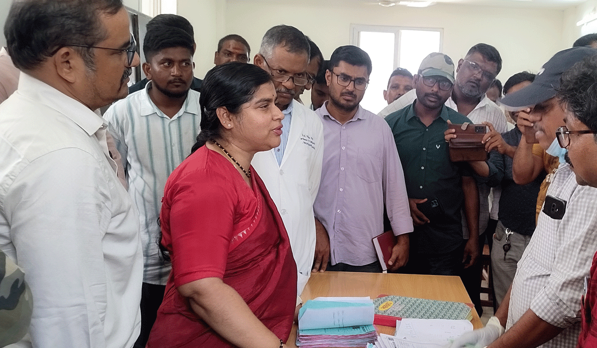 MGM | ఎంజీఎంను తనిఖీ చేసిన వరంగల్‌ కలెక్టర్‌ సత్యశారద