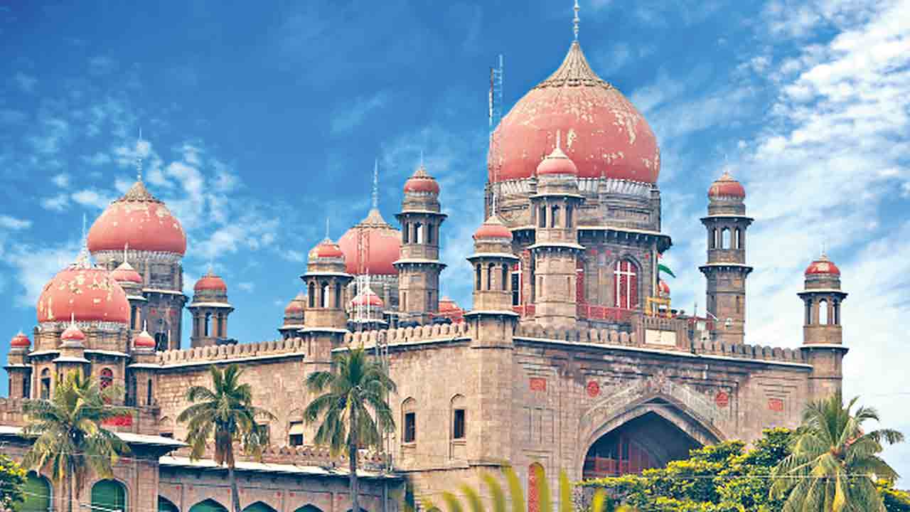 ప్రభుత్వ భూమిలో అక్రమ నిర్మాణాలు.. ఫిర్యాదు చేసినా చర్యలు శూన్యం