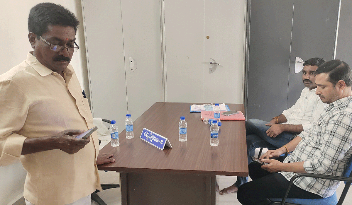 Kondagattu | కొండగట్టు శ్రీ ఆంజనేయ స్వామి సన్నిధానంలో విజిలెన్స్ అండ్ ఎన్ఫోర్స్మెంట్ అధికారుల తనిఖీలు