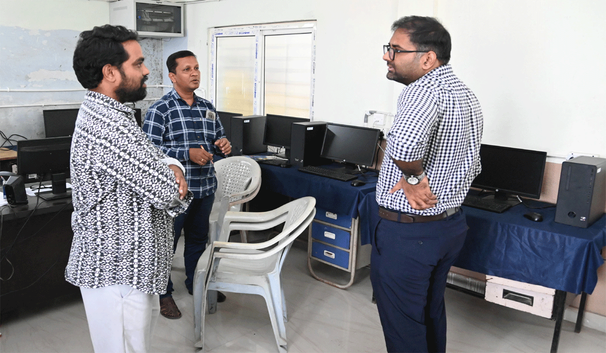 Collector Koya sriharsha |  పెద్దపల్లి ఎంఈవో కార్యాలయాన్ని సందర్శించిన జిల్లా కలెక్టర్ కోయశ్రీహర్ష