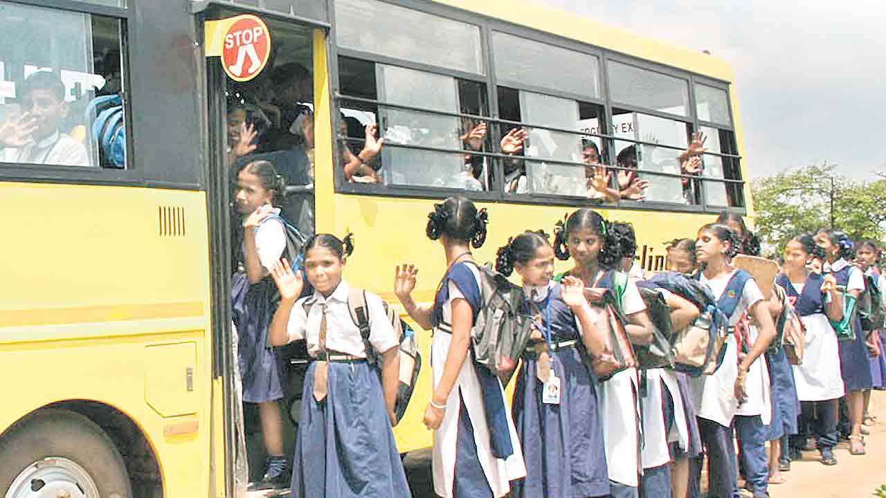 అనుభవంలేని డ్రైవర్లు.. ఫిట్లెస్ బస్సులు !