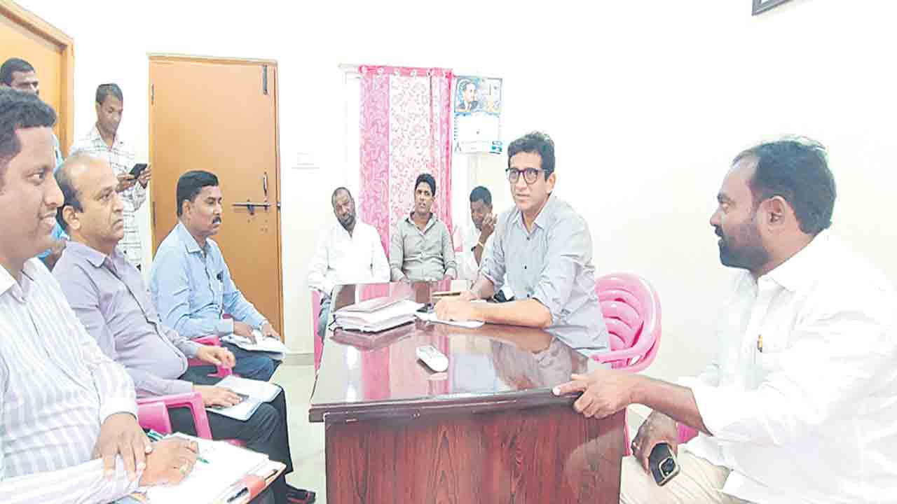 విద్యార్థుల బస్‌పాస్‌ చార్జీల పెంపును ఉపసంహరించుకోవాలి