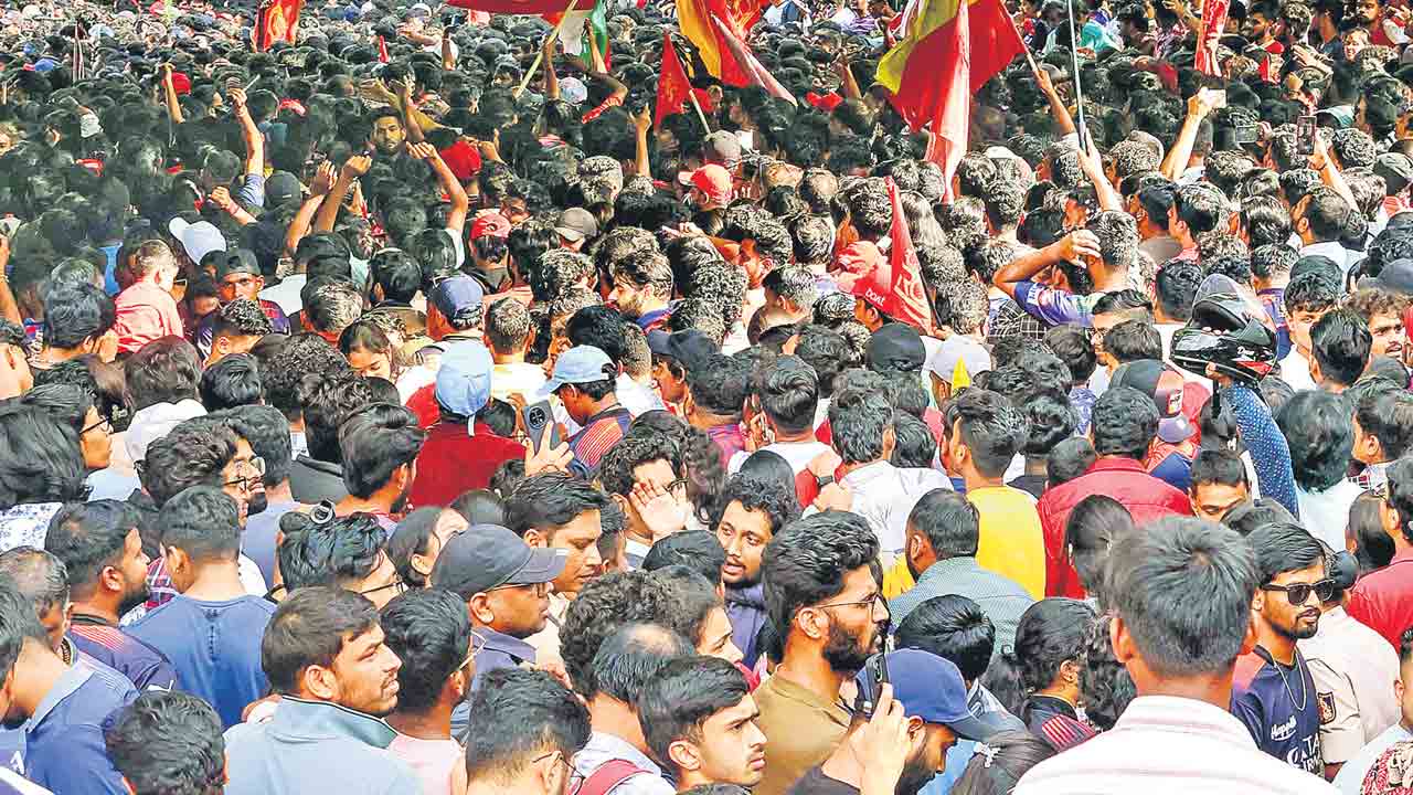 విజయోత్సవంలో పెను విషాదం