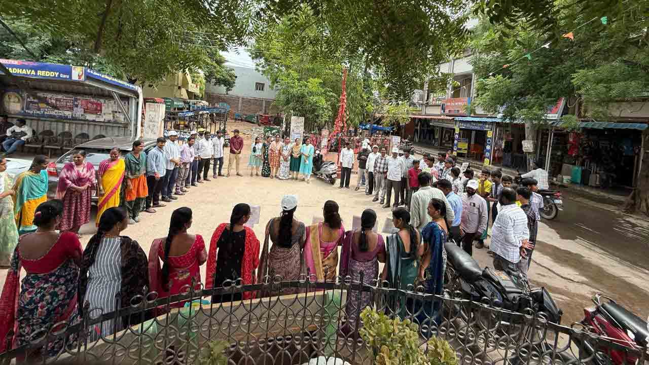 100 Days plan | 100 రోజుల ప్రణాళిక.. ఆరోగ్యం, పరిశ్రుభతపై మానవహారం