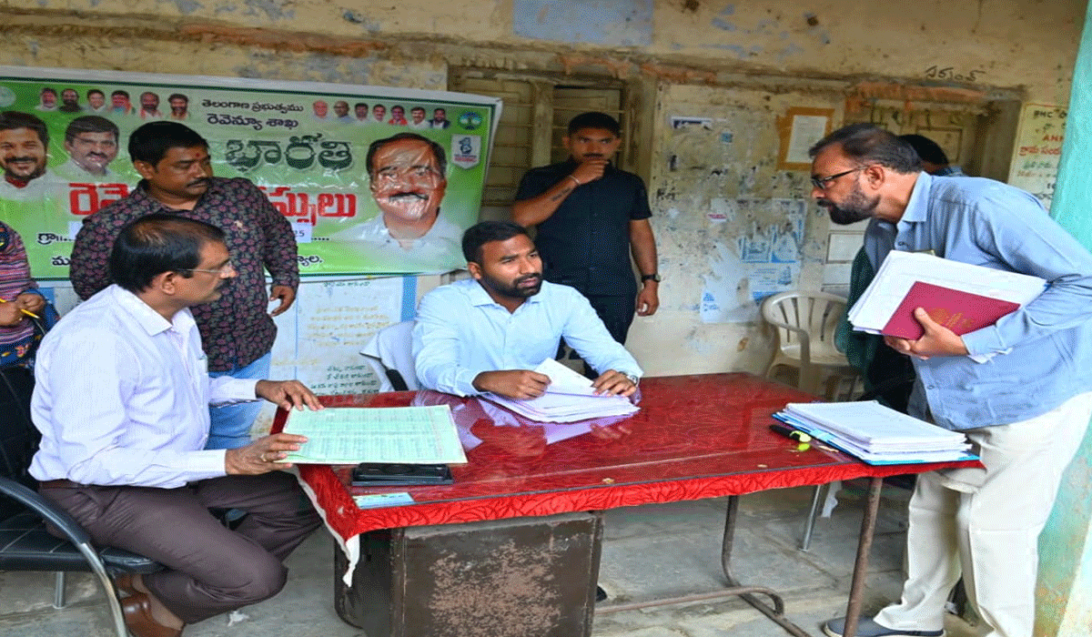 land issues | రైతులు భూసమస్యల పై రెవెన్యూ సదస్సు ల్లో దరఖాస్తులు చేసుకోవాలి.. జగిత్యాల కలెక్టర్ సత్య ప్రసాద్