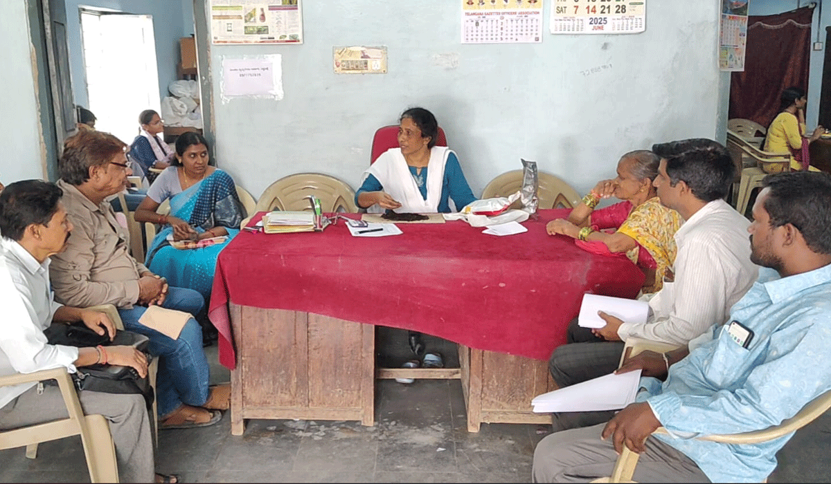 Organic fertilizers | రైతులు రసాయనిక ఎరువులను తగ్గించి సేంద్రియ ఎరువులు వాడకం పెంచాలి