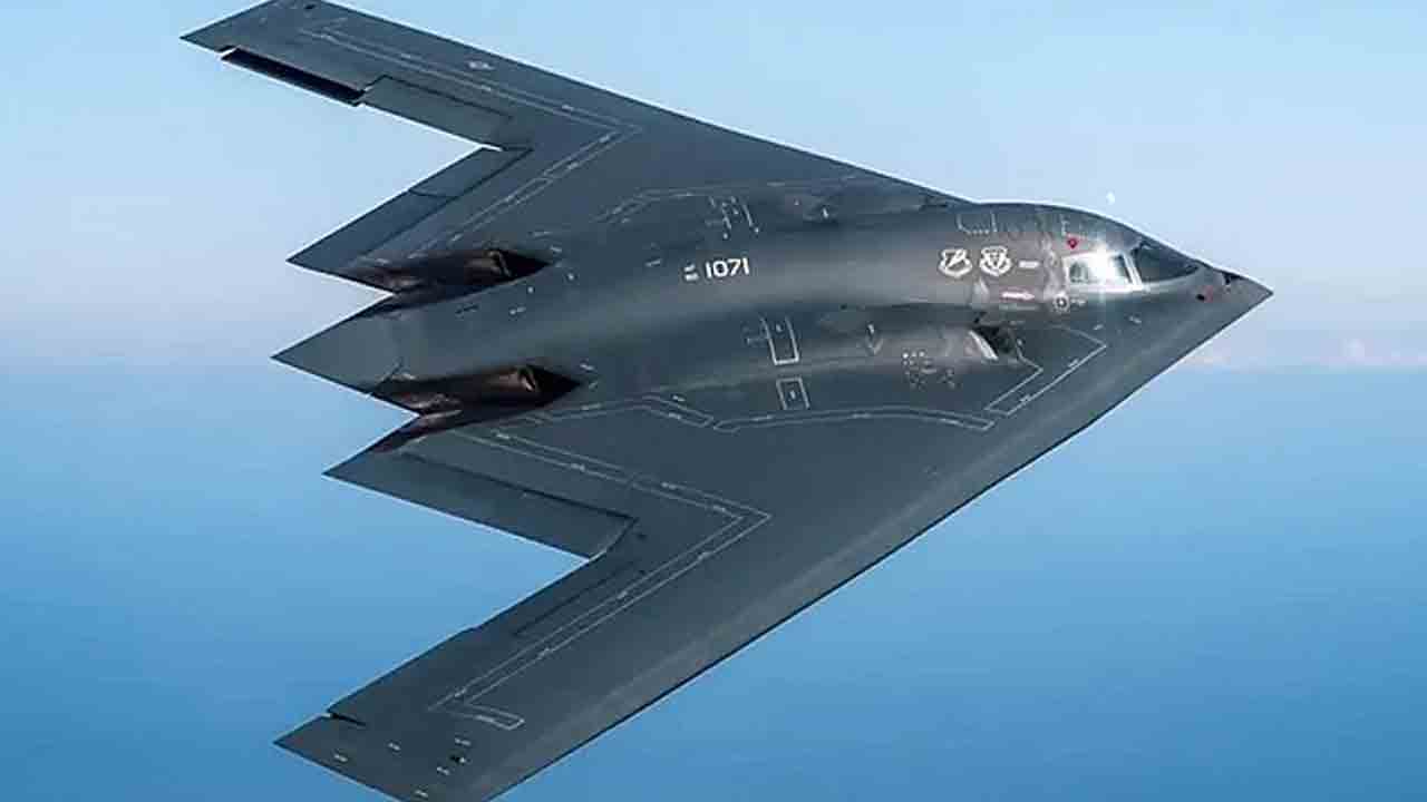 37 గంటలు బాంబర్లు ప్రయాణం!