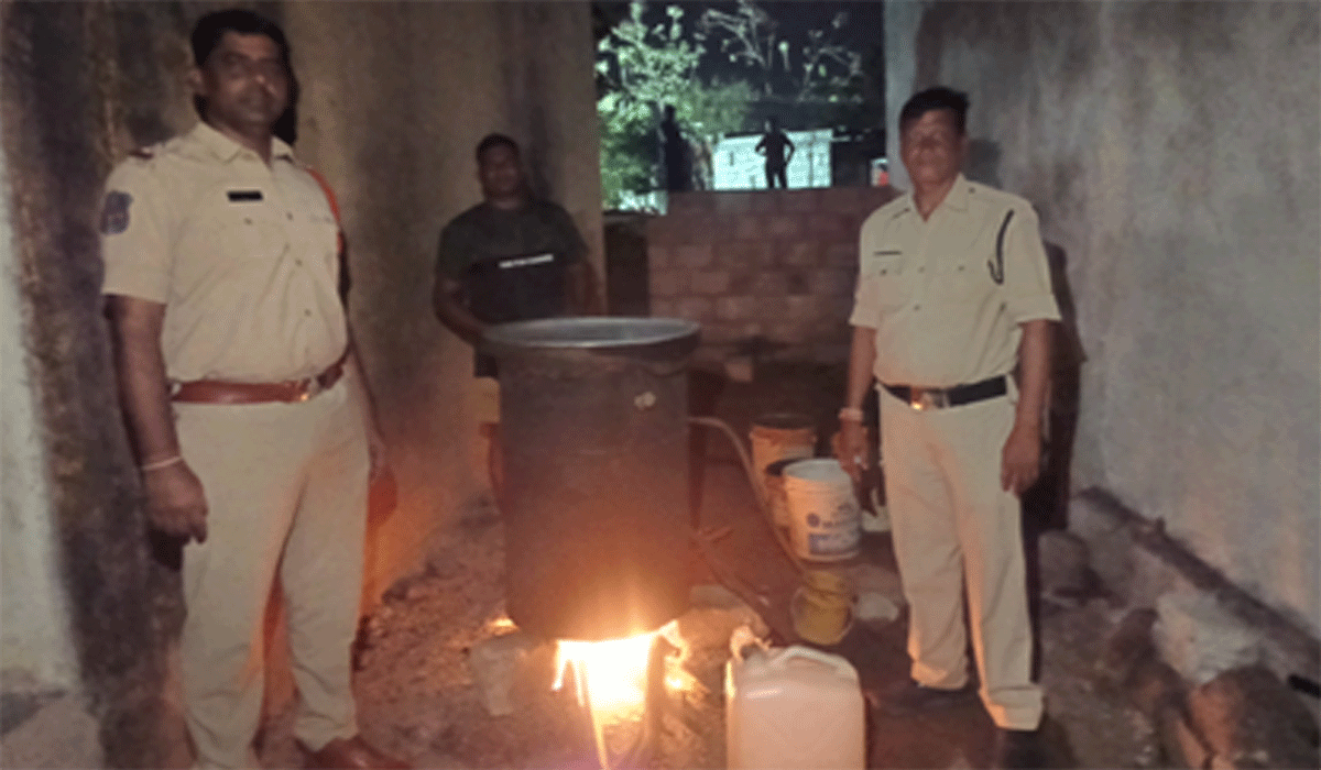 Potkapalli  | గుడుంబా తయారు చేసిన అమ్మిన కఠిన చర్యలు.. పొత్కపల్లి ఎస్సై దీకొండ రమేష్