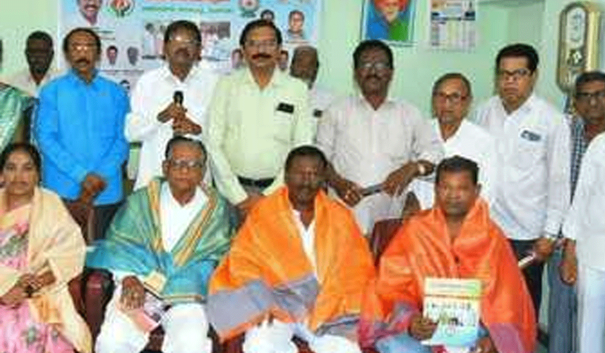 Welfare of the elderly | వృద్ధుల సంక్షేమానికి ప్రభుత్వం కృషి.. ఆర్డీవో పీ మధుసూదన్