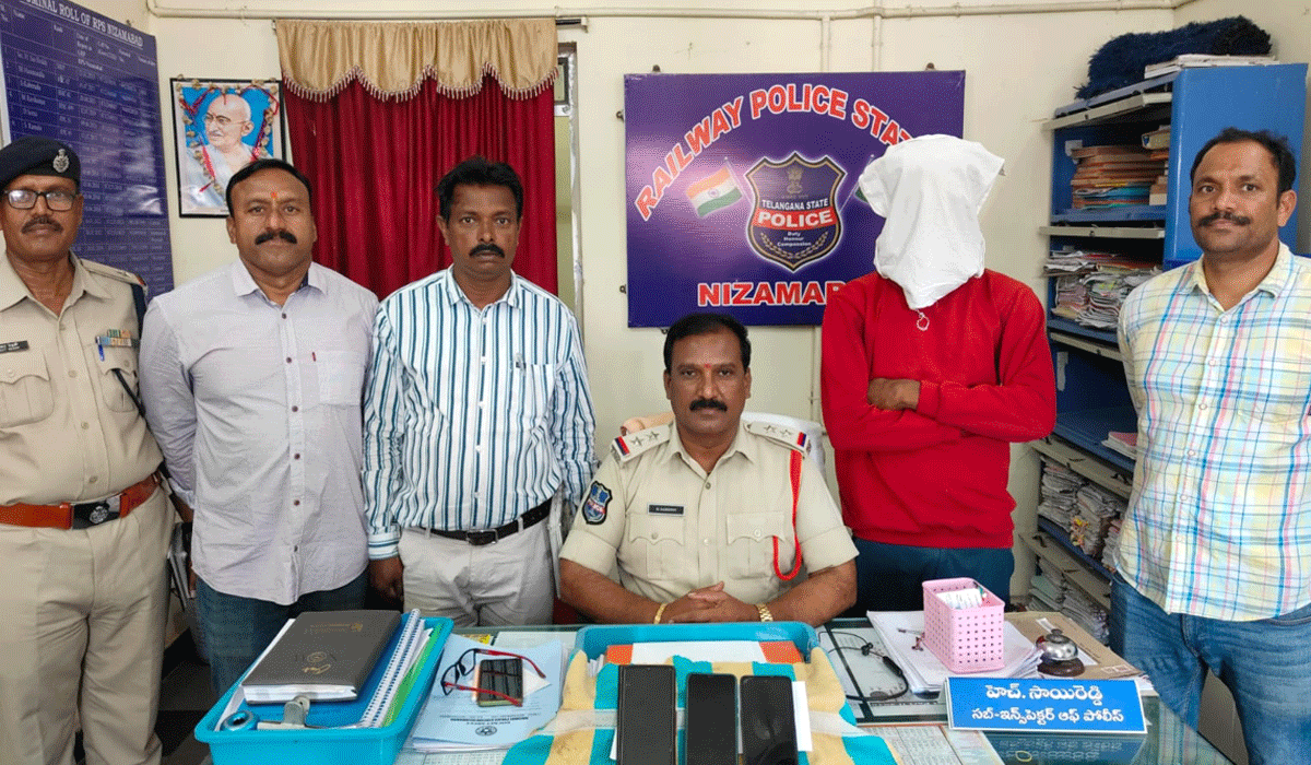 Arrested | ట్రైన్లలో వరస చోరీలకు పాల్పడుతున్న దొంగ అరెస్టు.. మూడు సెల్ ఫోన్లు స్వాధీనం, రిమాండ్ కు తరలింపు