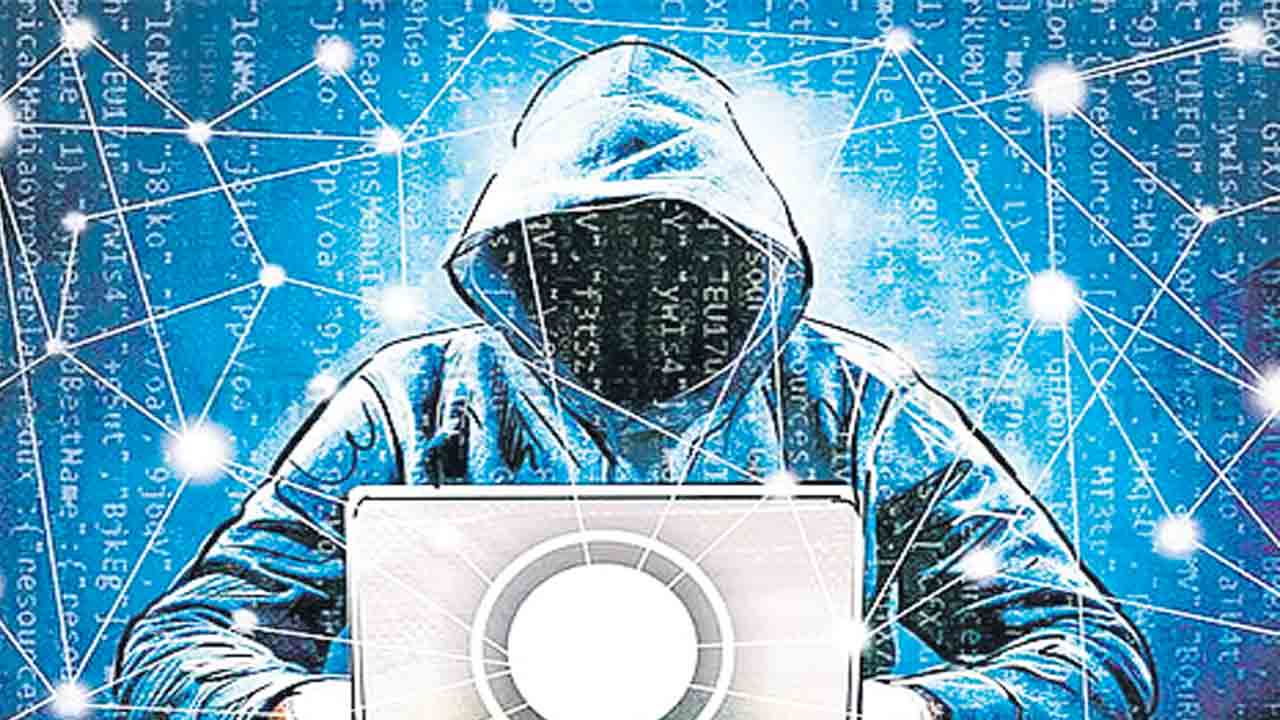 సైబర్‌ మోసానికి గురైన రిటైర్డ్‌ ఐఏఎస్‌