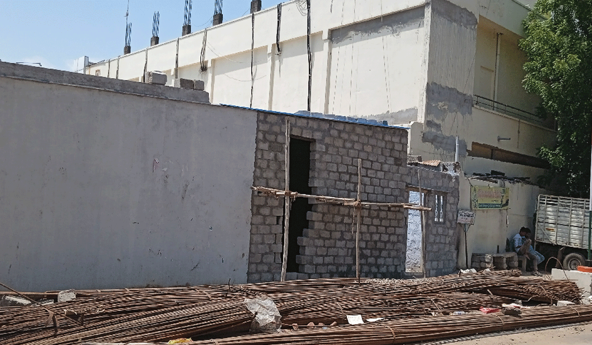 Ramagundam Baldiya | అనుమతి ఉండదు… అడిగే వారుండరు.. రామగుండం బల్దియా ద్వంద్వ వైఖరి