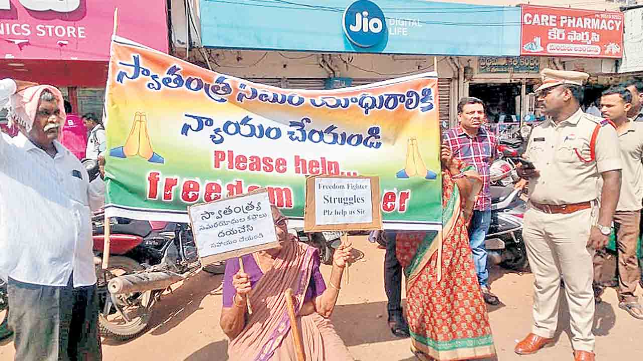 కలెక్టర్‌ సార్‌.. న్యాయం చేయండి