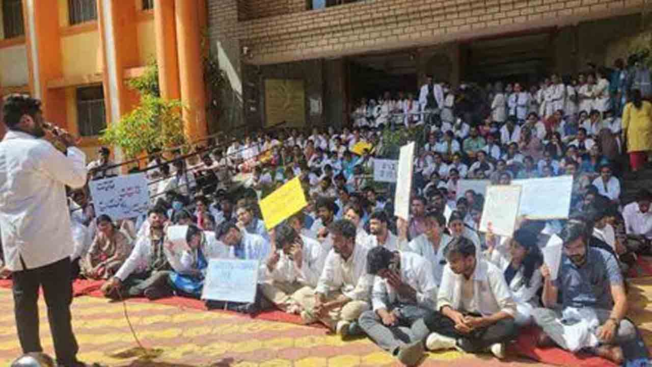 30 నుంచి జూనియర్‌ డాక్టర్ల ఆందోళన