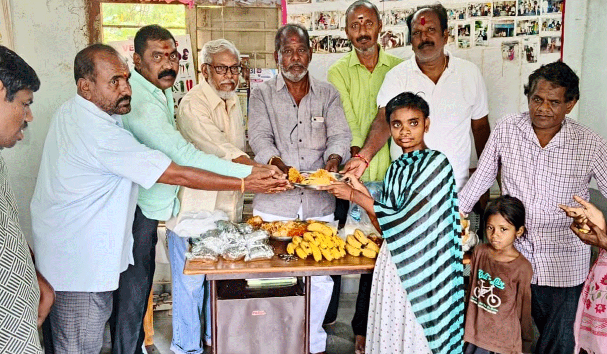 Food donation | అన్ని దానాల కన్నా అన్నదానం గొప్పది.. వ్యవసాయ మార్కెట్ కమిటీ మాజీ చైర్మన్ సాయిరి మహేందర్