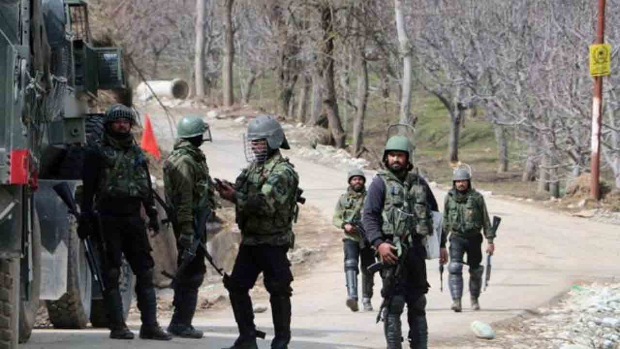 ఉగ్రవాదులతో లింకులు.. ముగ్గురు ప్రభుత్వ ఉద్యోగుల డిస్మిస్‌