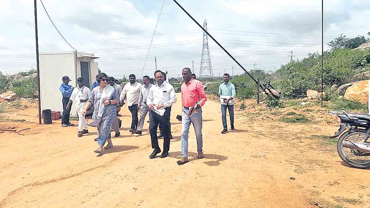 ఫార్మా భూముల్లో ఎన్‌ఐయూఎం కార్యాలయం