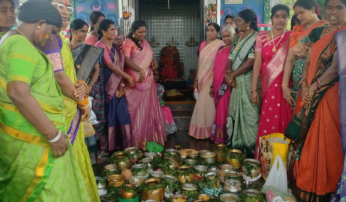 Pochamma Bonala festival | కొడిమ్యాలలో ఘనంగా పోచమ్మ బోనాల పండుగ.. బోనాలతో తరలివచ్చిన మహిళలు